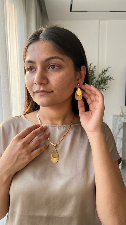 Aurora Teardrop Pendant